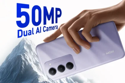Redmi 15 5G स्मार्टफोन का बैक डिजाइन और 50MP डुअल AI कैमरा मॉड्यूल, पर्पल कलर वैरिएंट में हाथ में पकड़ा गया