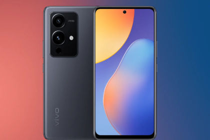 Vivo V60 स्मार्टफोन का हाई-क्वालिटी रेंडर जिसमें पीछे ZEISS ब्रांडेड ट्रिपल कैमरा और सामने फ्लैट AMOLED डिस्प्ले दिखाया गया है, बैकग्राउंड में ड्यूल-टोन रेड और ब्लू ग्रेडिएंट