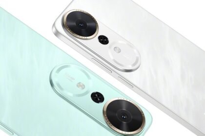 Honor Play 70 Plus का रियर पैनल जिसमें 50MP कैमरा सेटअप और ग्लॉसी बैक फिनिश Jade Green और White कलर वेरिएंट में दिख रहा है।